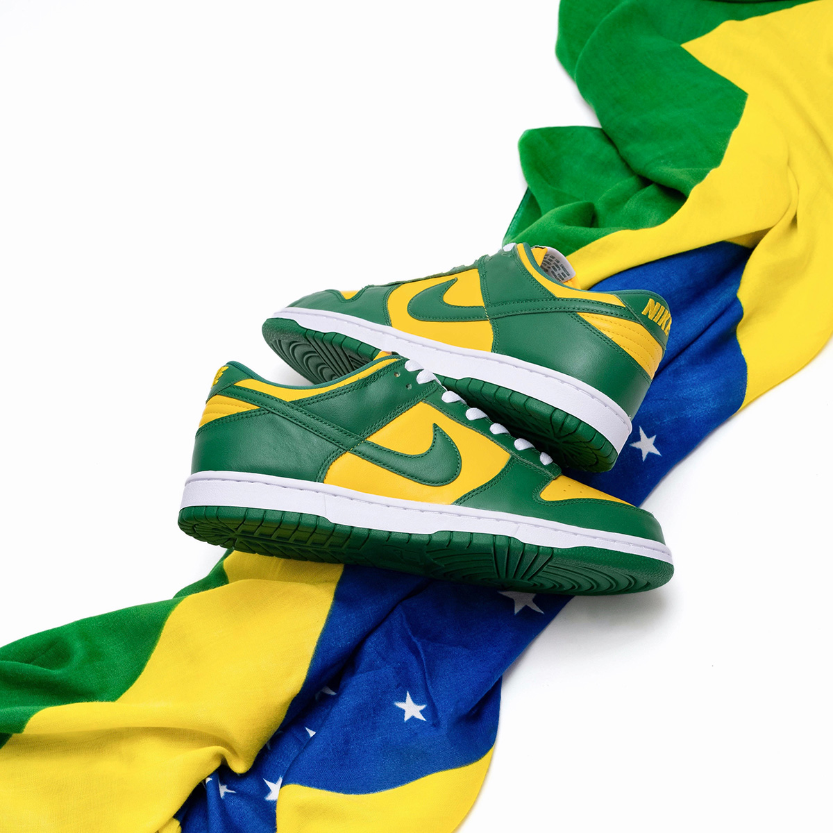 お買い得新品NIKE ナイキDUNK LOW SP BRAZIL ダンク ロー ブラジル 靴