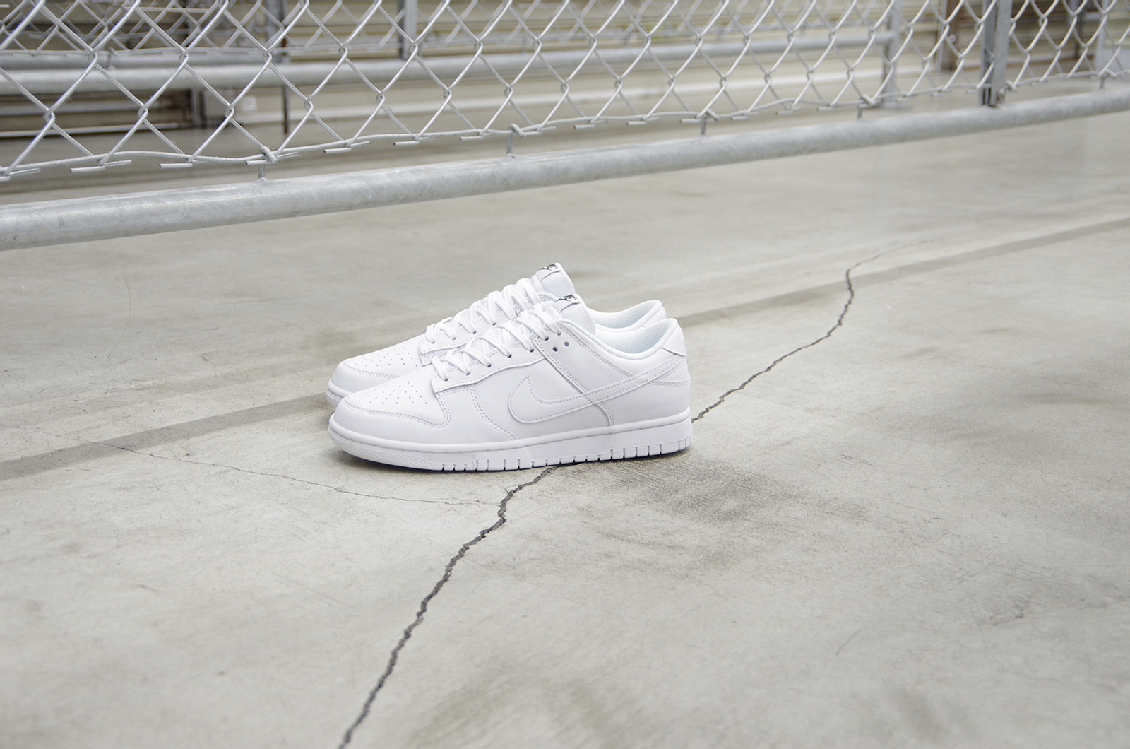 NIKE (WMNS) DUNK LOW “TRIPLE WHITE” | mita sneakers Draw