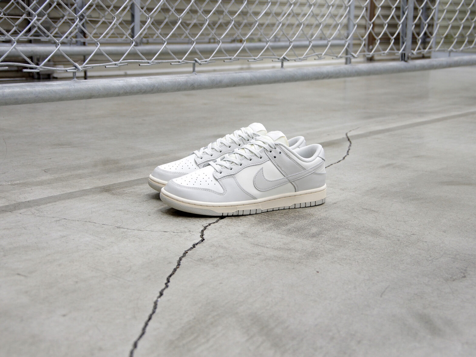 NIKE (WMNS) DUNK LOW “LIGHT BONE” | mita sneakers Draw